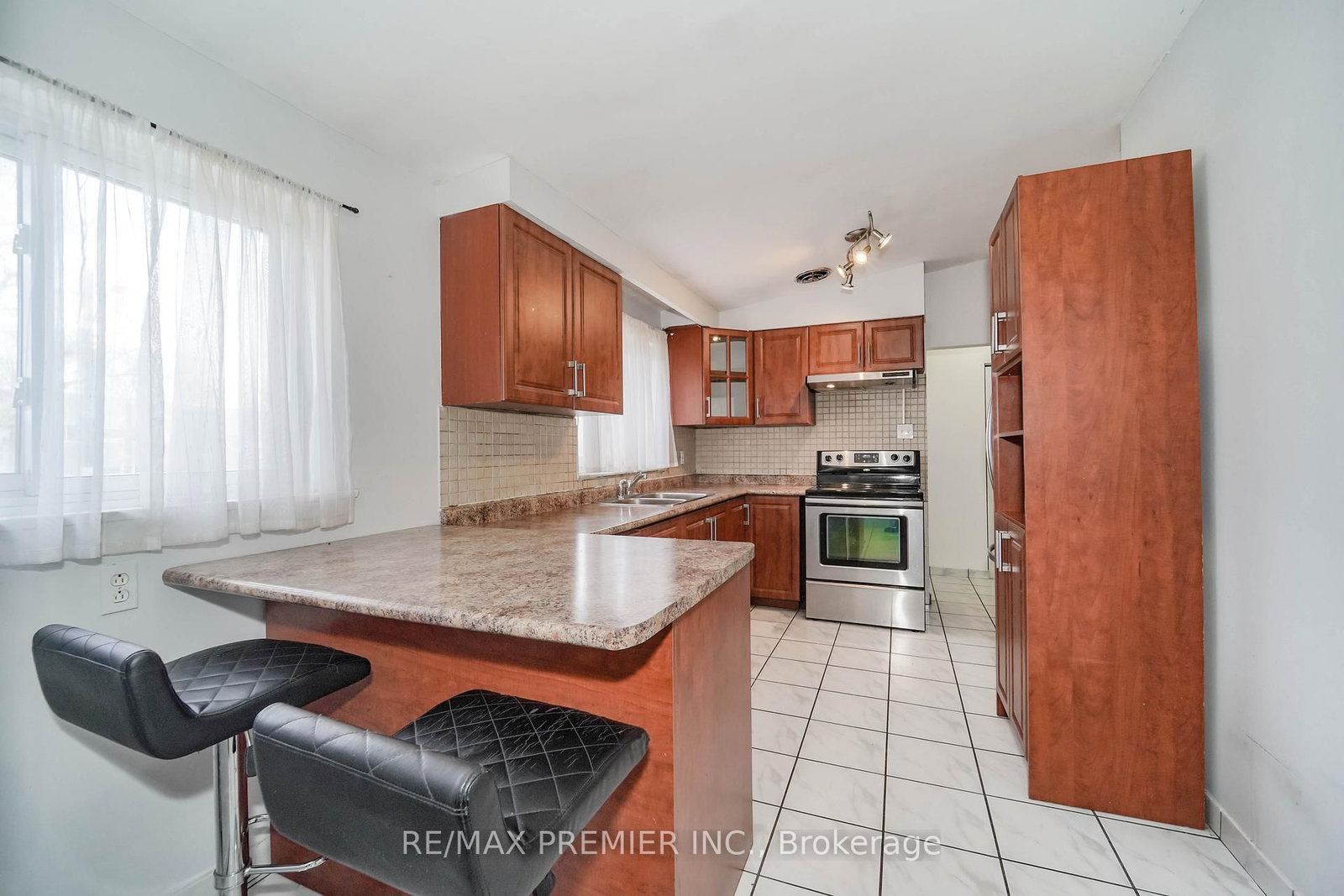 14 Yatescastle Drive • Toronto, ON photo 15