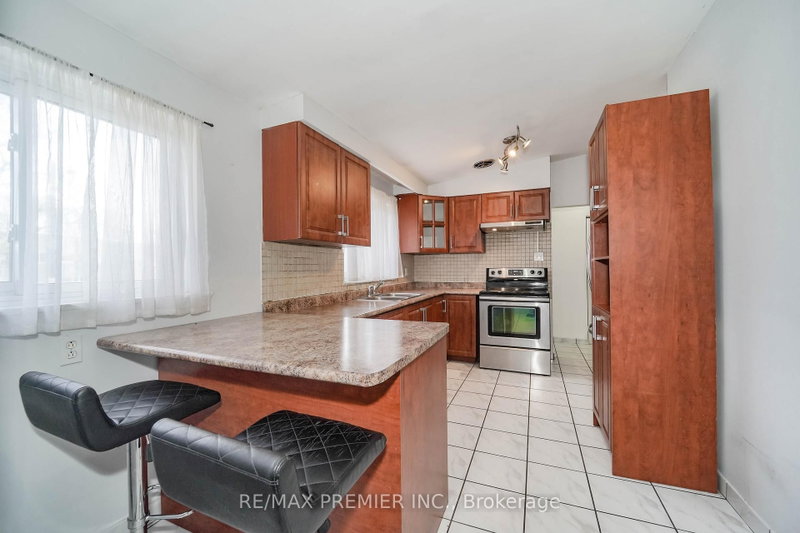 14 Yatescastle Toronto,ON M3L 2B8 — Photo 16
