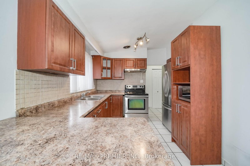 14 Yatescastle Toronto,ON M3L 2B8 — Photo 17