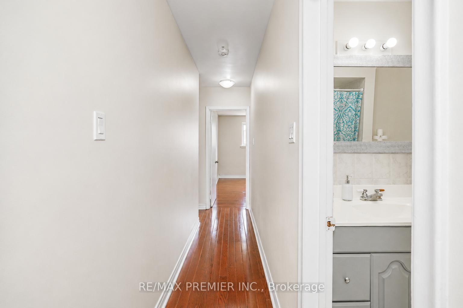 14 Yatescastle Drive • Toronto, ON photo 18