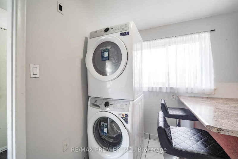 14 Yatescastle Toronto,ON M3L 2B8 — Photo 18