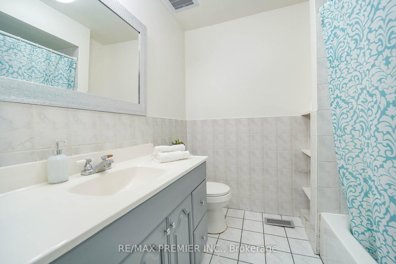 14 Yatescastle Toronto,ON M3L 2B8 — Photo 20