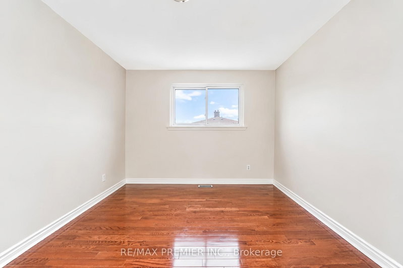14 Yatescastle Toronto,ON M3L 2B8 — Photo 21
