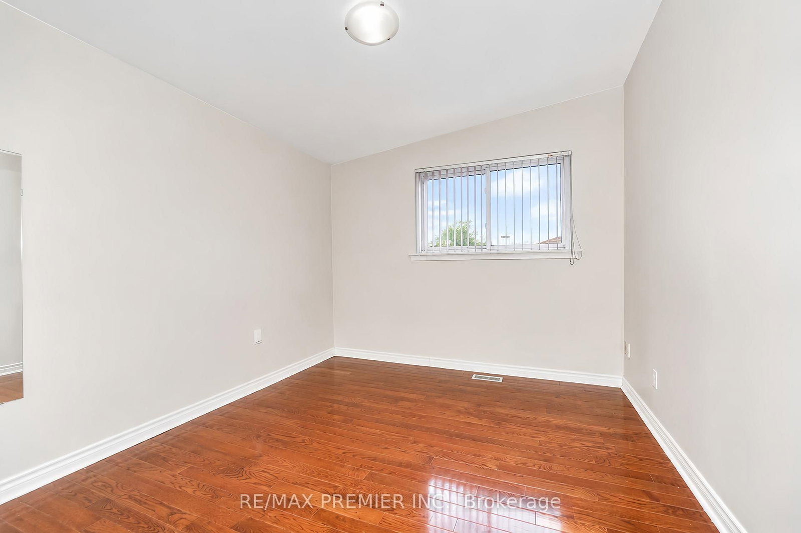 14 Yatescastle Drive • Toronto, ON photo 23