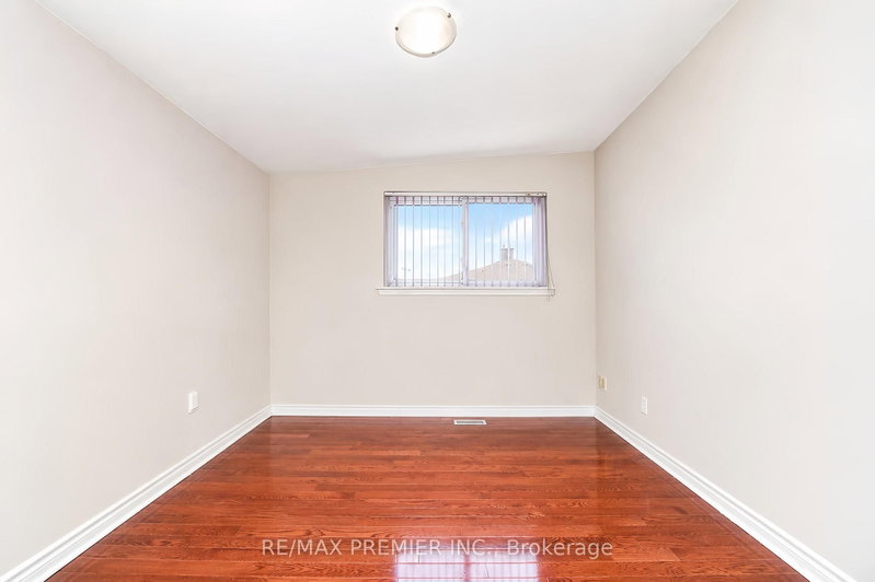 14 Yatescastle Toronto,ON M3L 2B8 — Photo 25