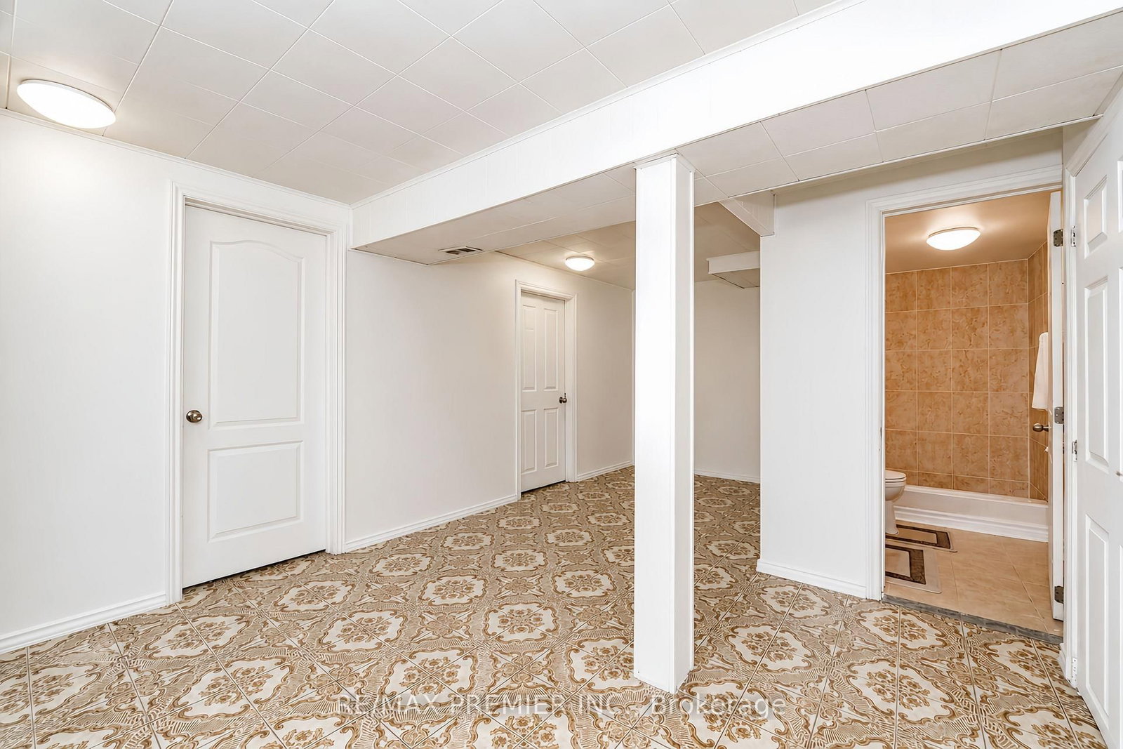 14 Yatescastle Drive • Toronto, ON photo 26
