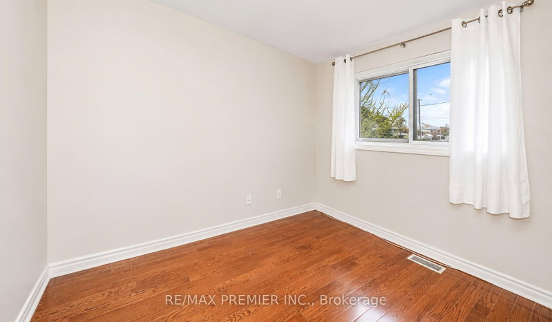 14 Yatescastle Toronto,ON M3L 2B8 — Photo 26