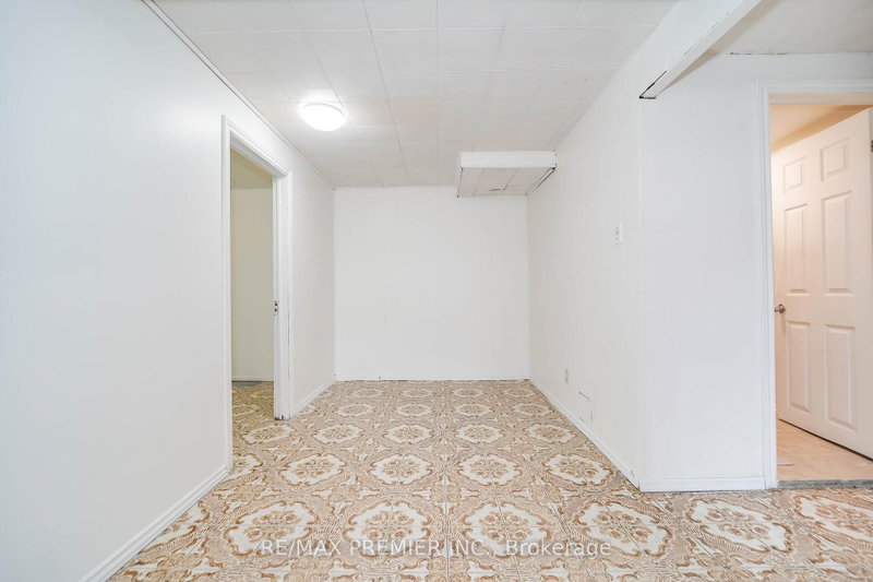 14 Yatescastle Toronto,ON M3L 2B8 — Photo 31