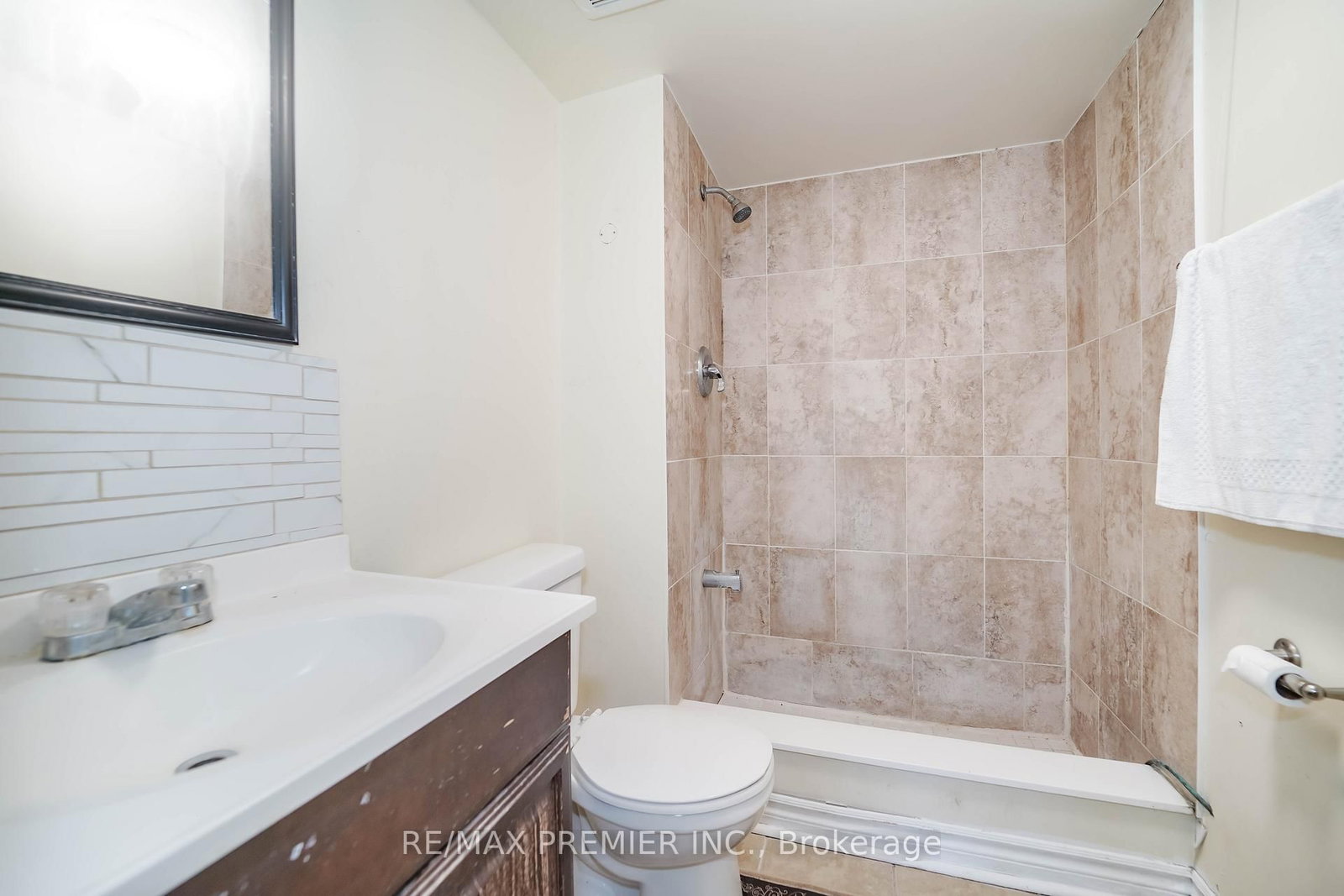 14 Yatescastle Drive • Toronto, ON photo 33