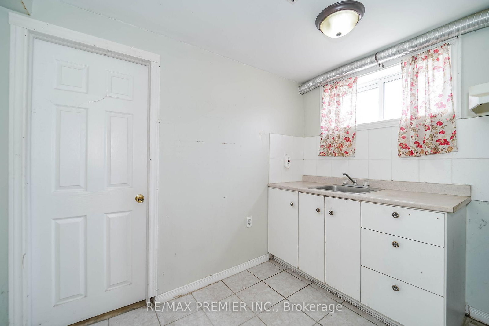 14 Yatescastle Drive • Toronto, ON photo 34