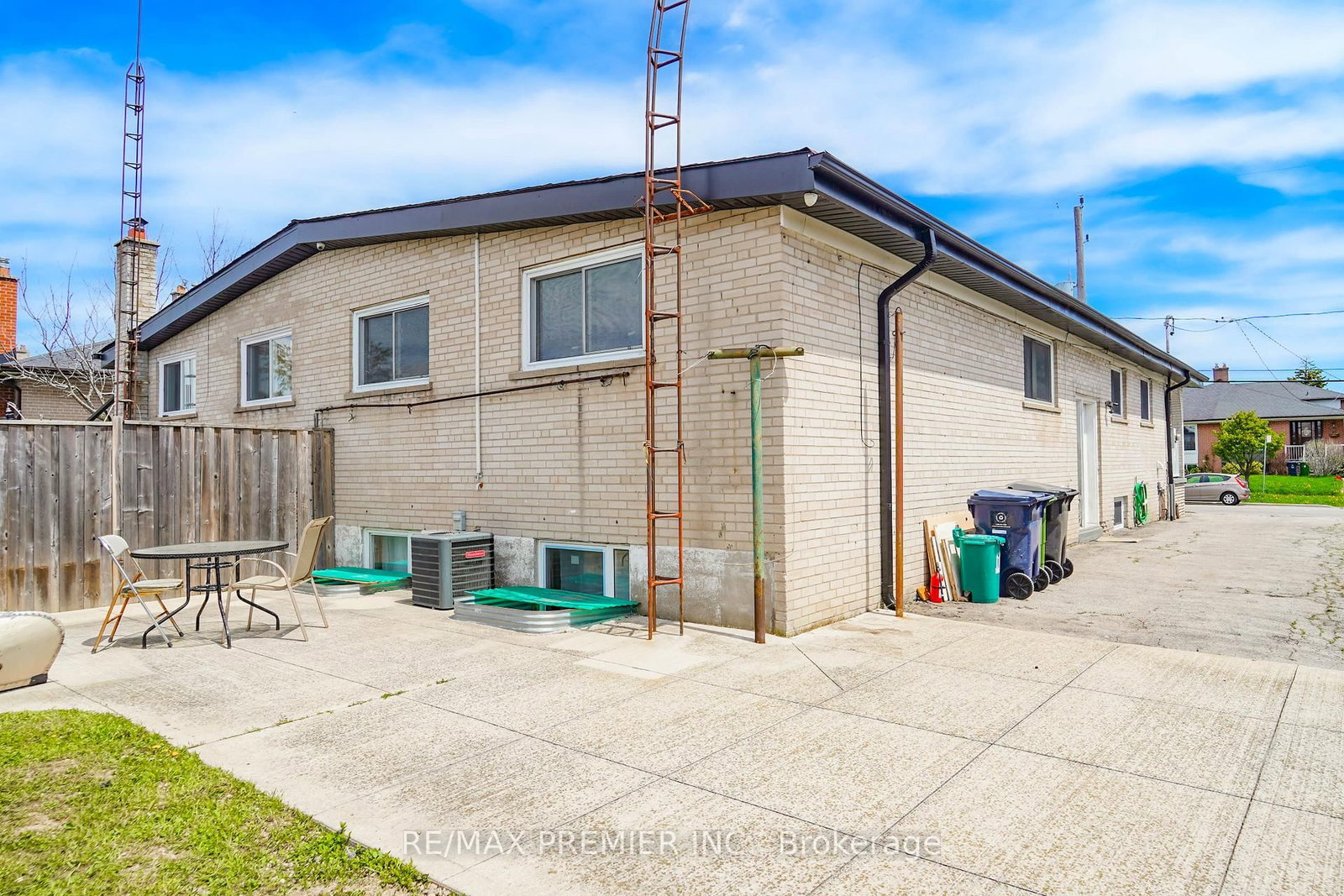 14 Yatescastle Drive • Toronto, ON photo 39