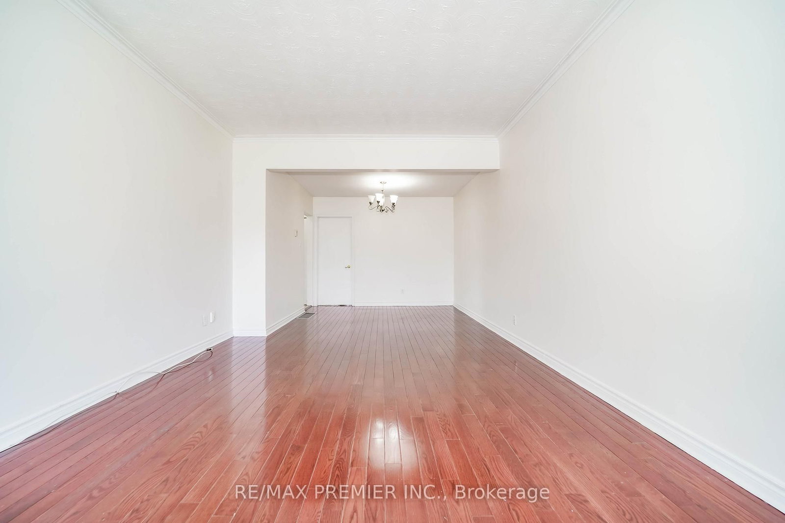 14 Yatescastle Drive • Toronto, ON photo 9