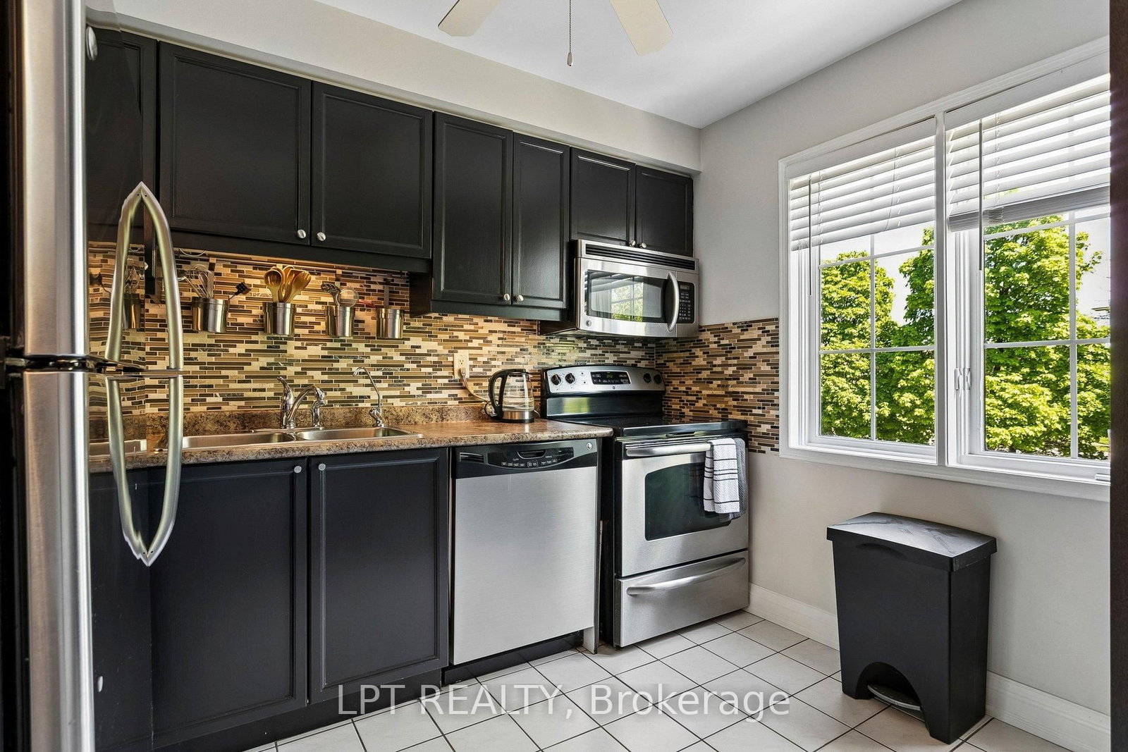 6060 Snowy Owl Crescent • #37 • Mississauga, ON photo 16