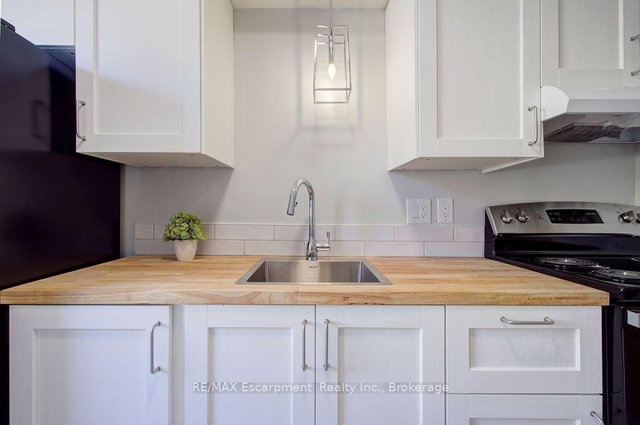 102 - 830 Robinson Street