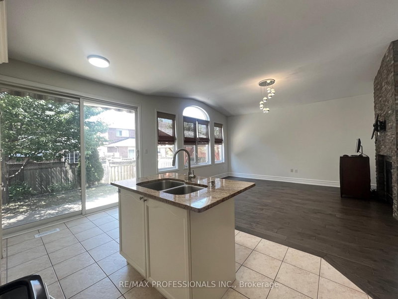 3895 Henrietta Mississauga,ON L5M 7Y4 — Photo 8