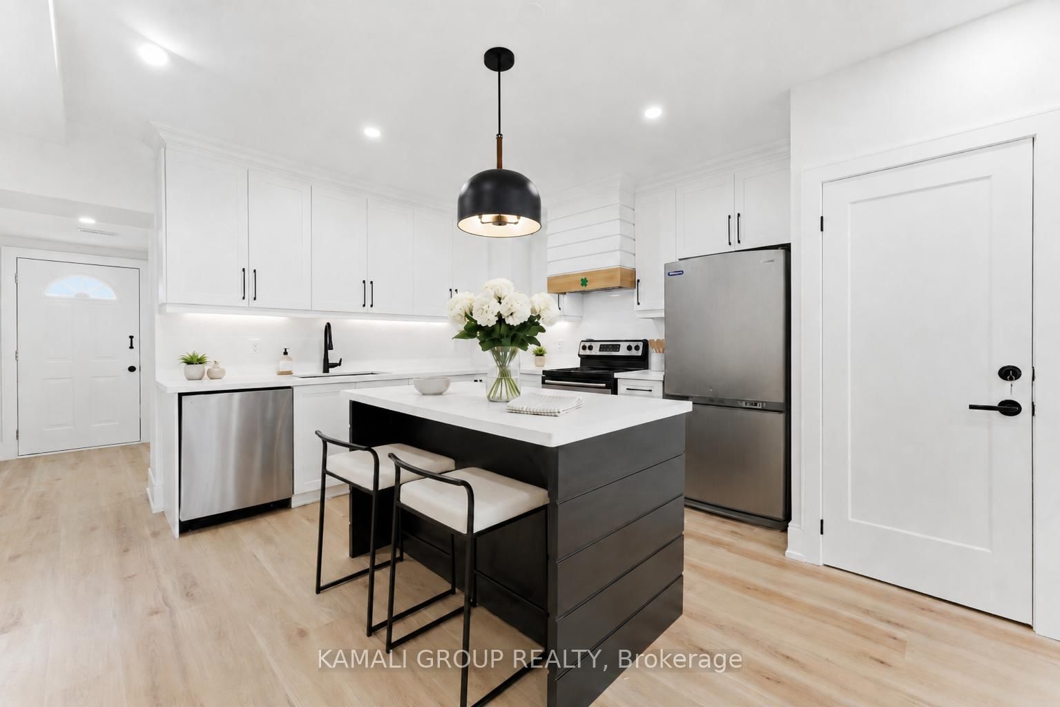 MAIN & UPPER-154 Wallace Avenue, Toronto, ON, photo 3