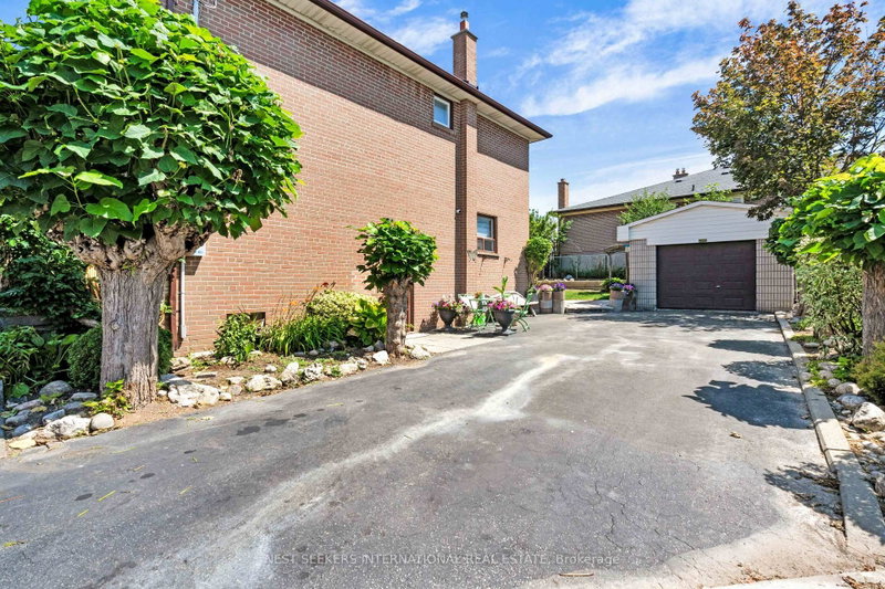 65 Orchardcroft Crescent