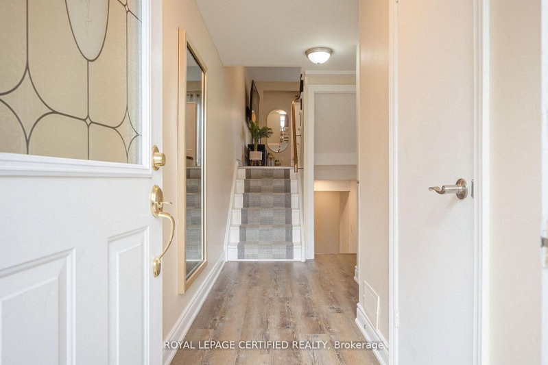 91 - 371 Bronte Street S