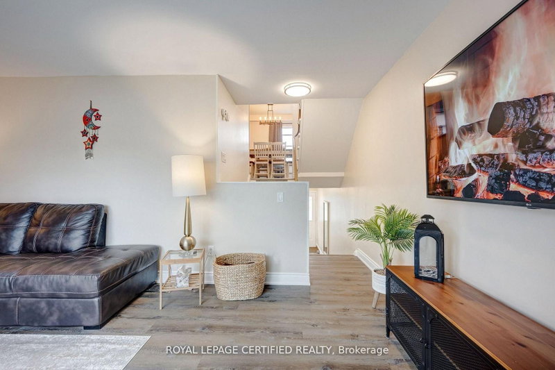 371 Bronte Milton,ON L9T 3K5 — Photo 6