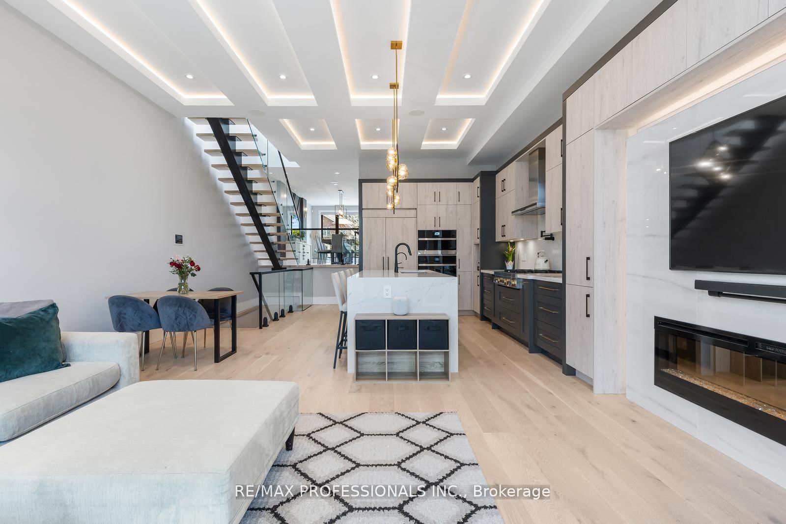 216 Aldercrest Road • Toronto, ON photo 17