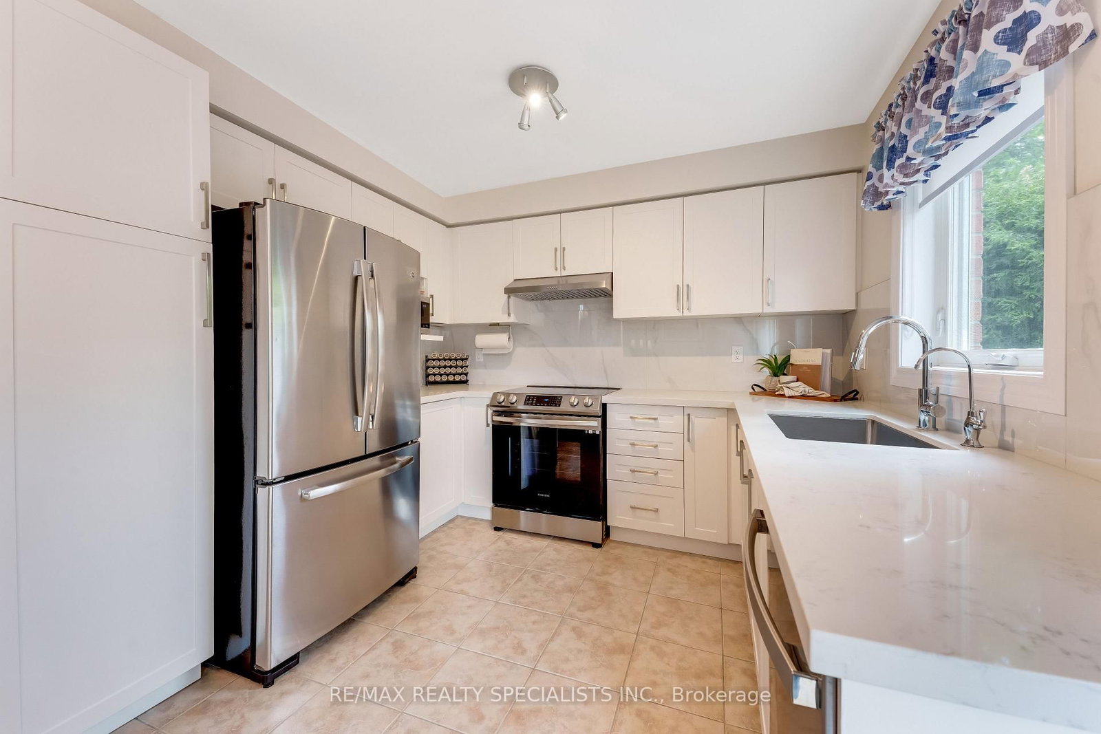 54 Red Plant Crescent • Brampton, ON photo 8
