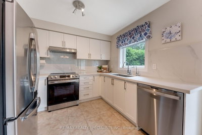 54 Red Plant Crescent • Brampton, ON photo 9
