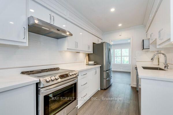 538 Fourth Line • Oakville, ON photo 12