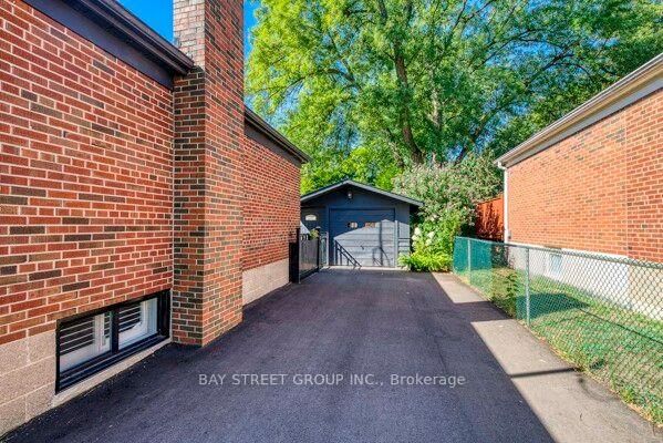 538 Fourth Line • Oakville, ON photo 27