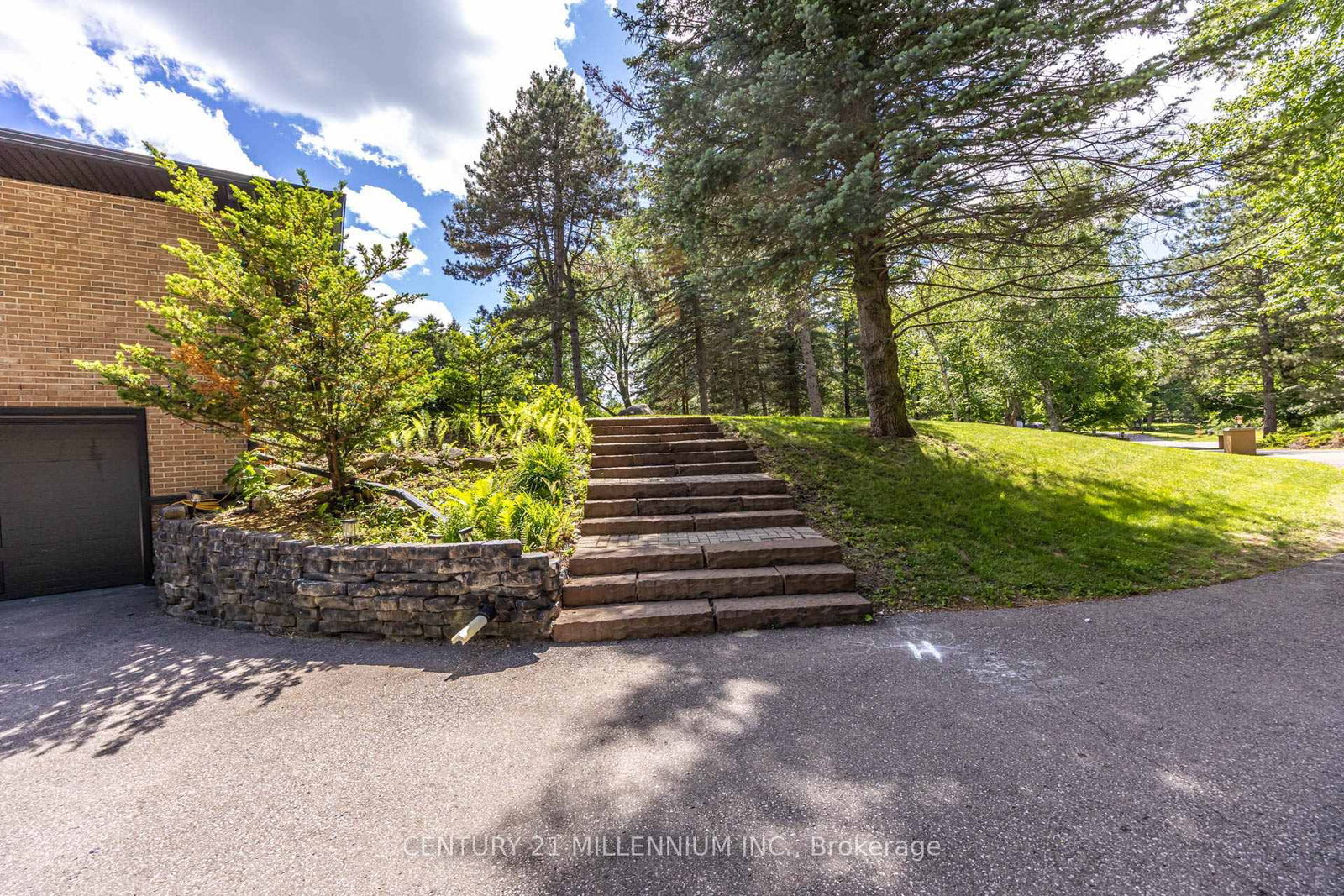 44 Gibson Lake Drive • Caledon, ON photo 5