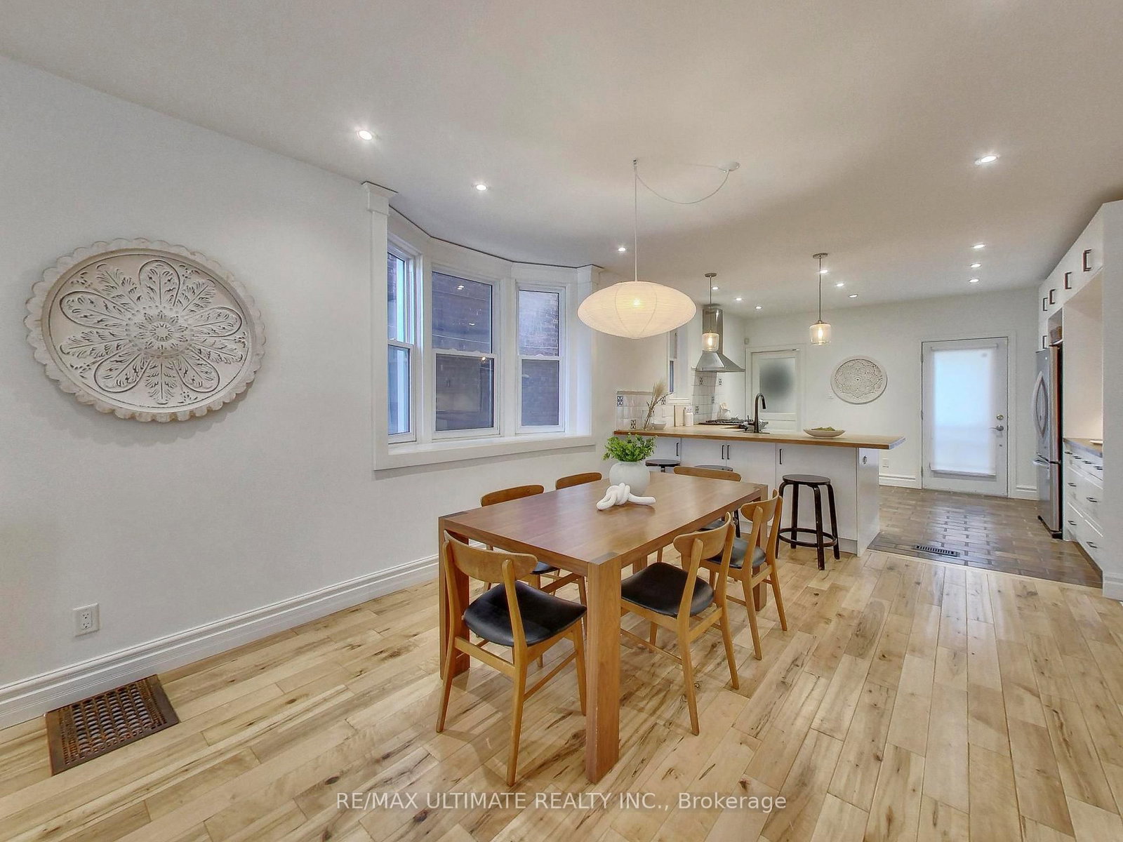 24 Pauline Avenue • Toronto, ON photo 8