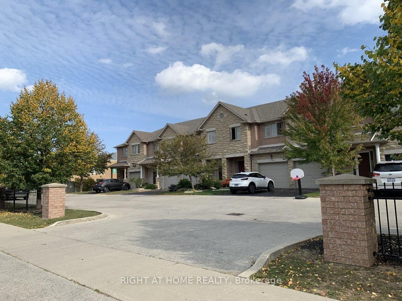 2234 COUNTRY CLUB Drive • Burlington, ON photo 1