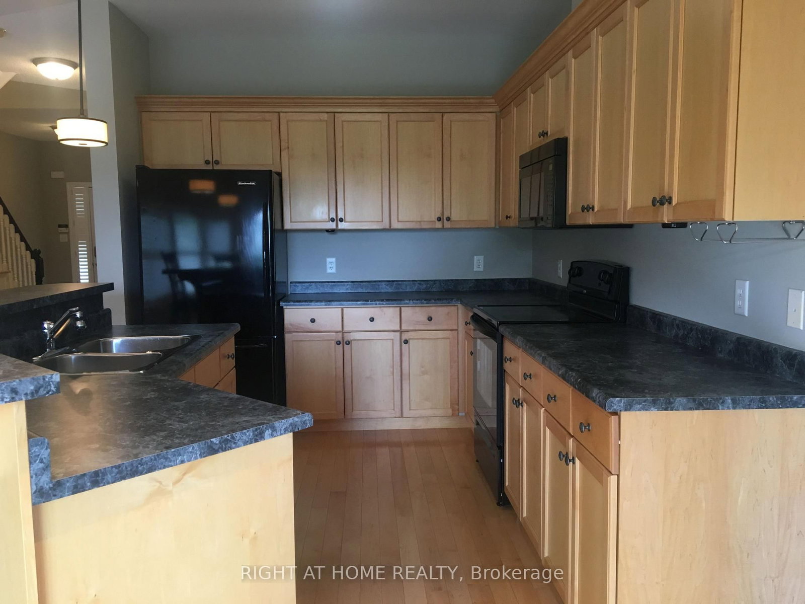 2234 COUNTRY CLUB Drive • Burlington, ON photo 11