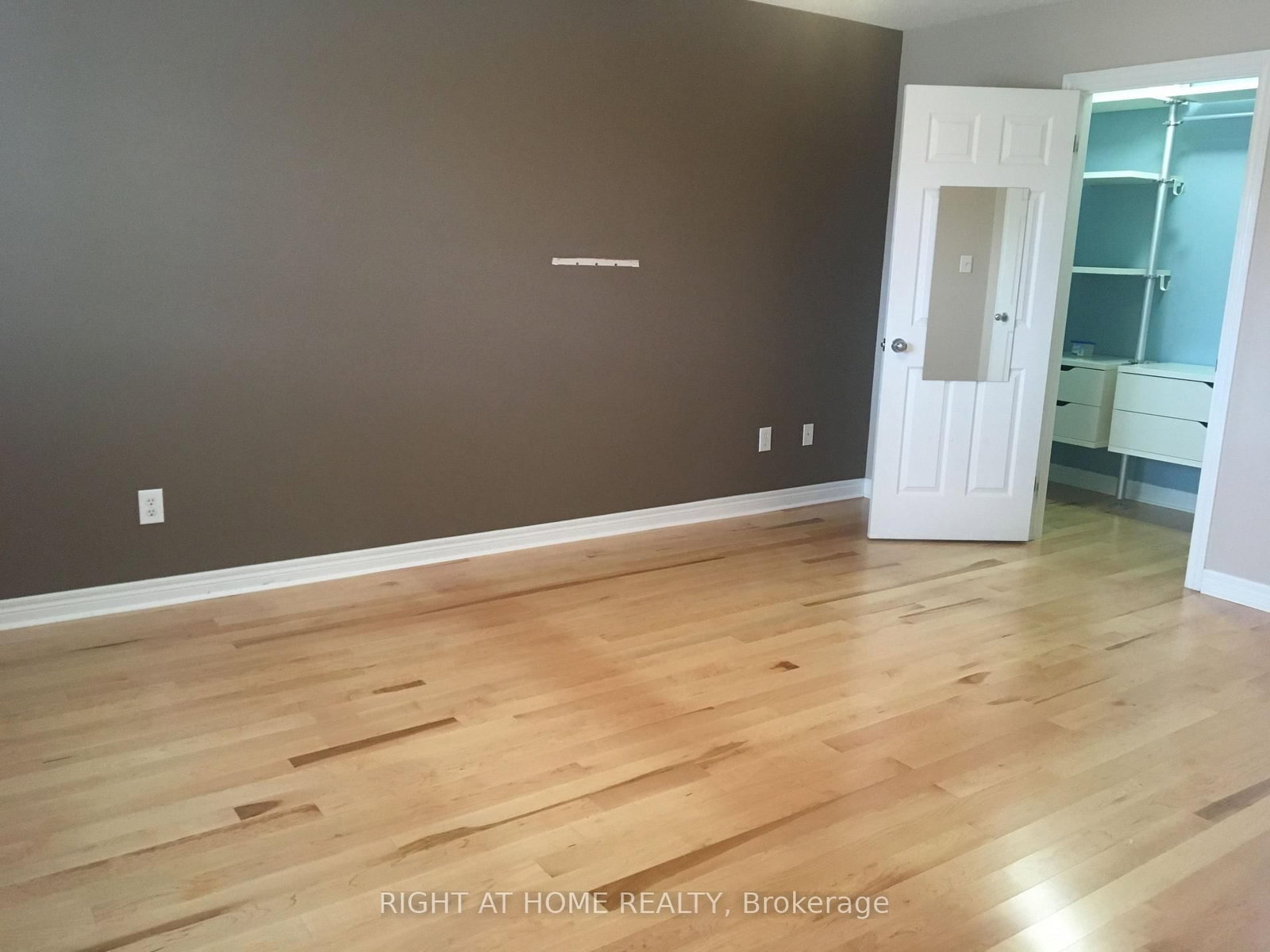 2234 COUNTRY CLUB Drive • Burlington, ON photo 14