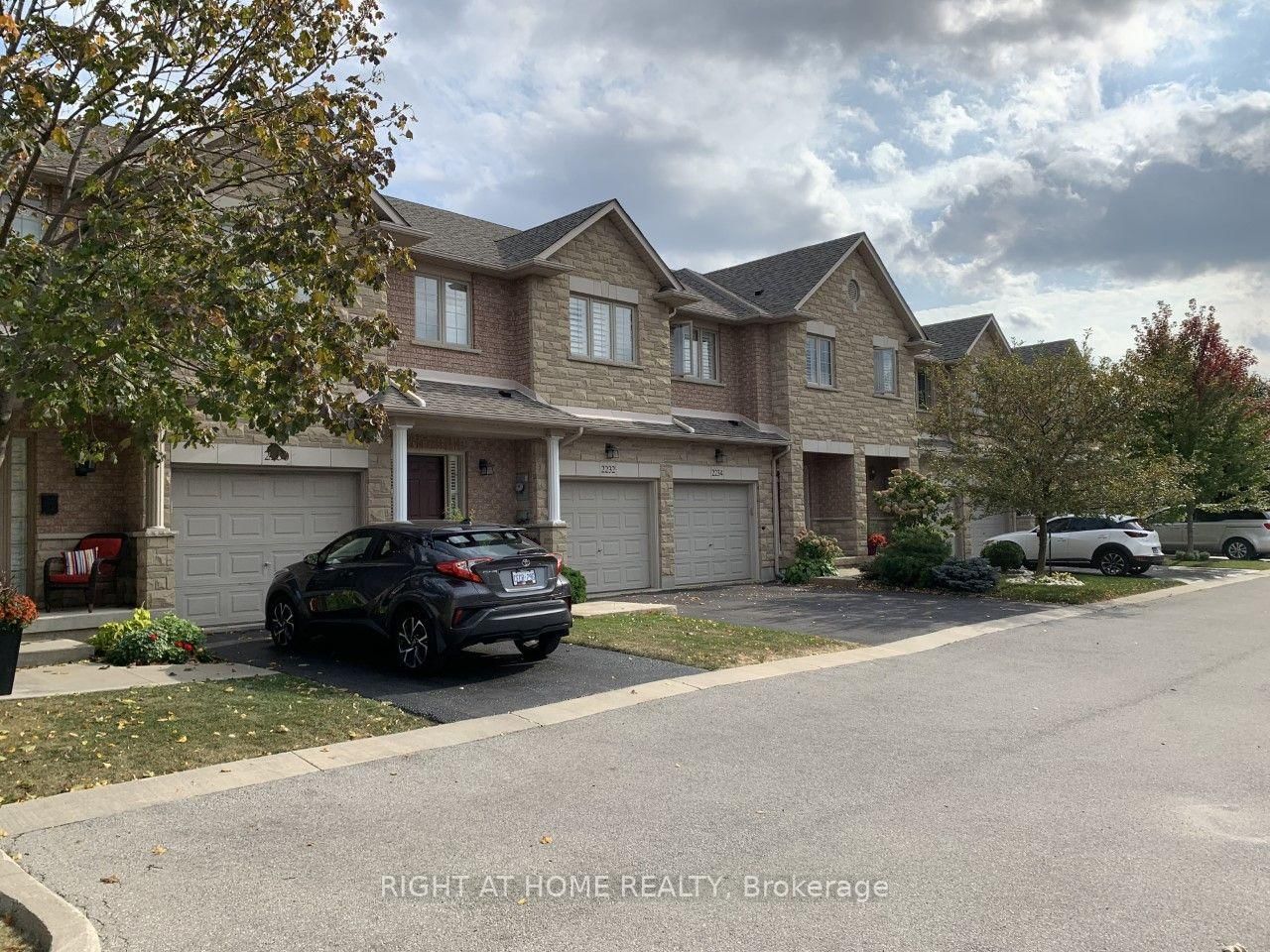 2234 COUNTRY CLUB Drive • Burlington, ON photo 3