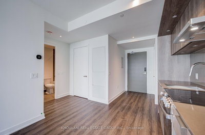 Unit 4906 — 448 Burnhamthorpe Road W — photo 6