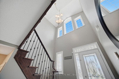 187 Cooke Crescent • Milton, ON photo 6