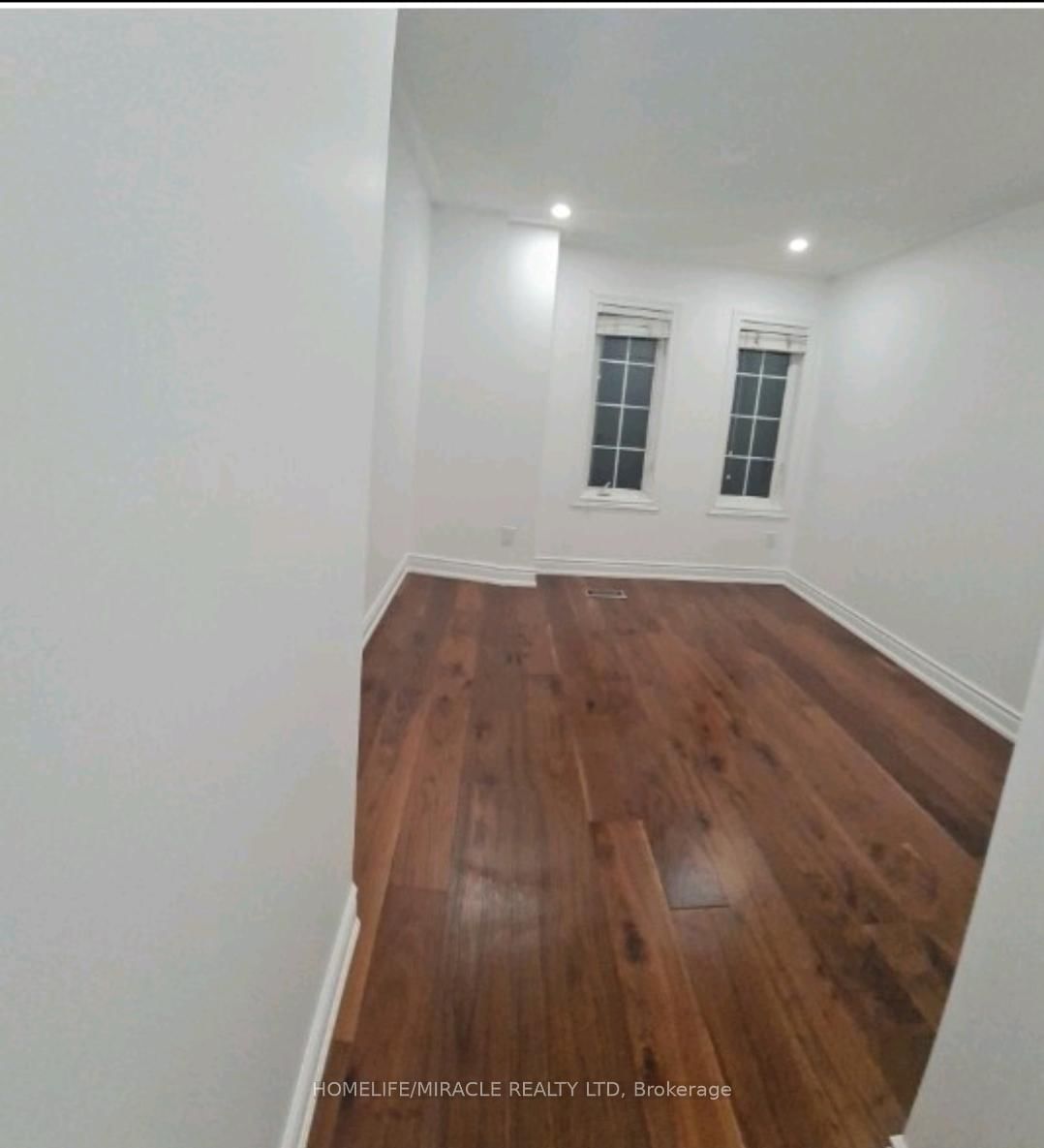 7153 Village Walk • Mississauga, ON photo 11