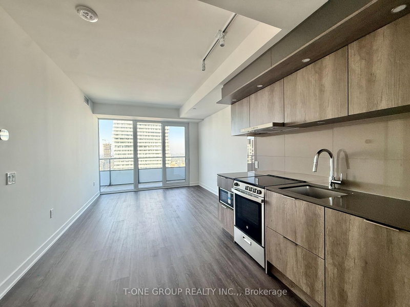 home for lease on 4707-448 Burnhamthorphe Road W
