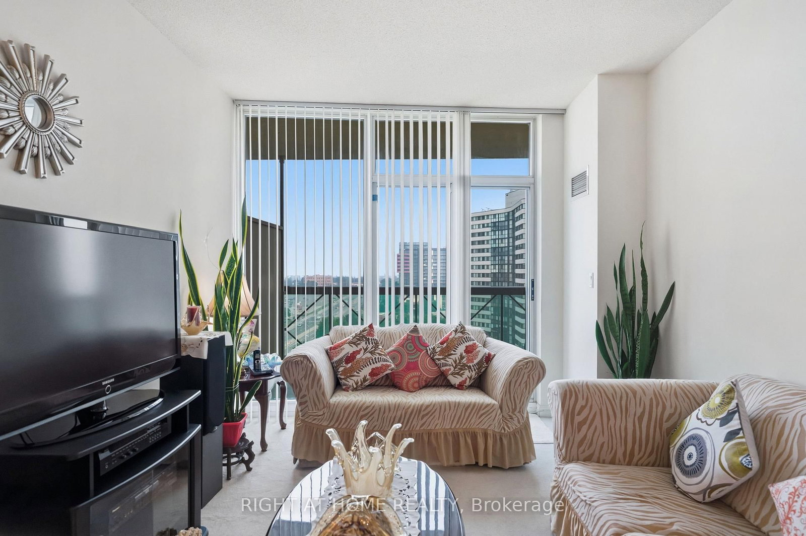 1359 Rathburn Mississauga,ON L4W 5P7 — Photo 12