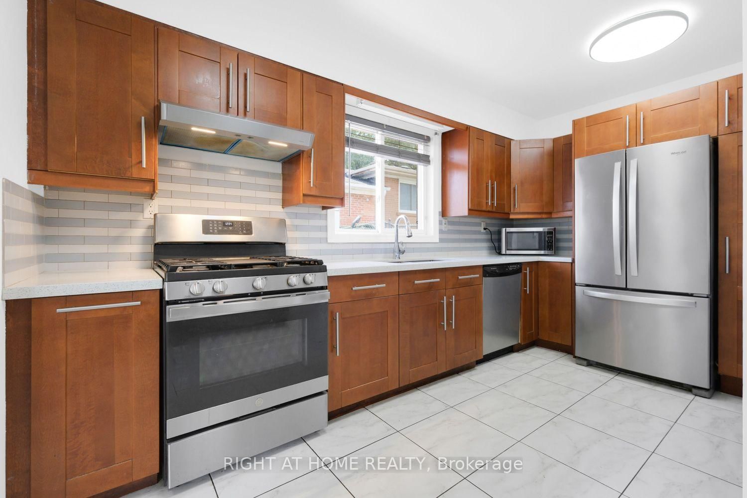 31 Frankton Crescent • Toronto, ON photo 12