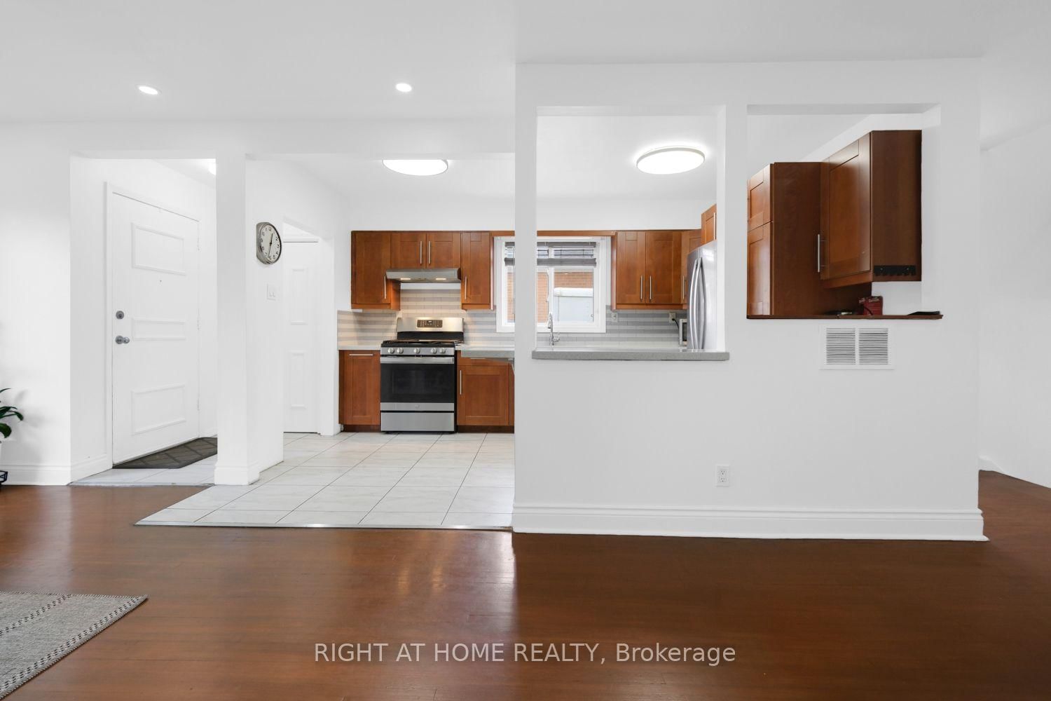 31 Frankton Crescent • Toronto, ON photo 13