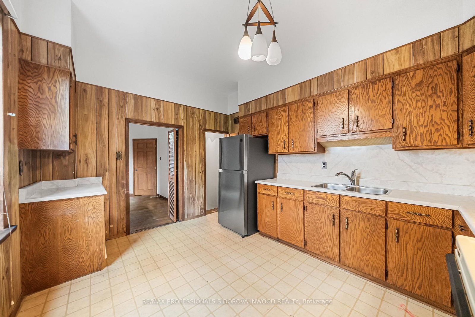 44 Golden Avenue • Toronto, ON photo 13