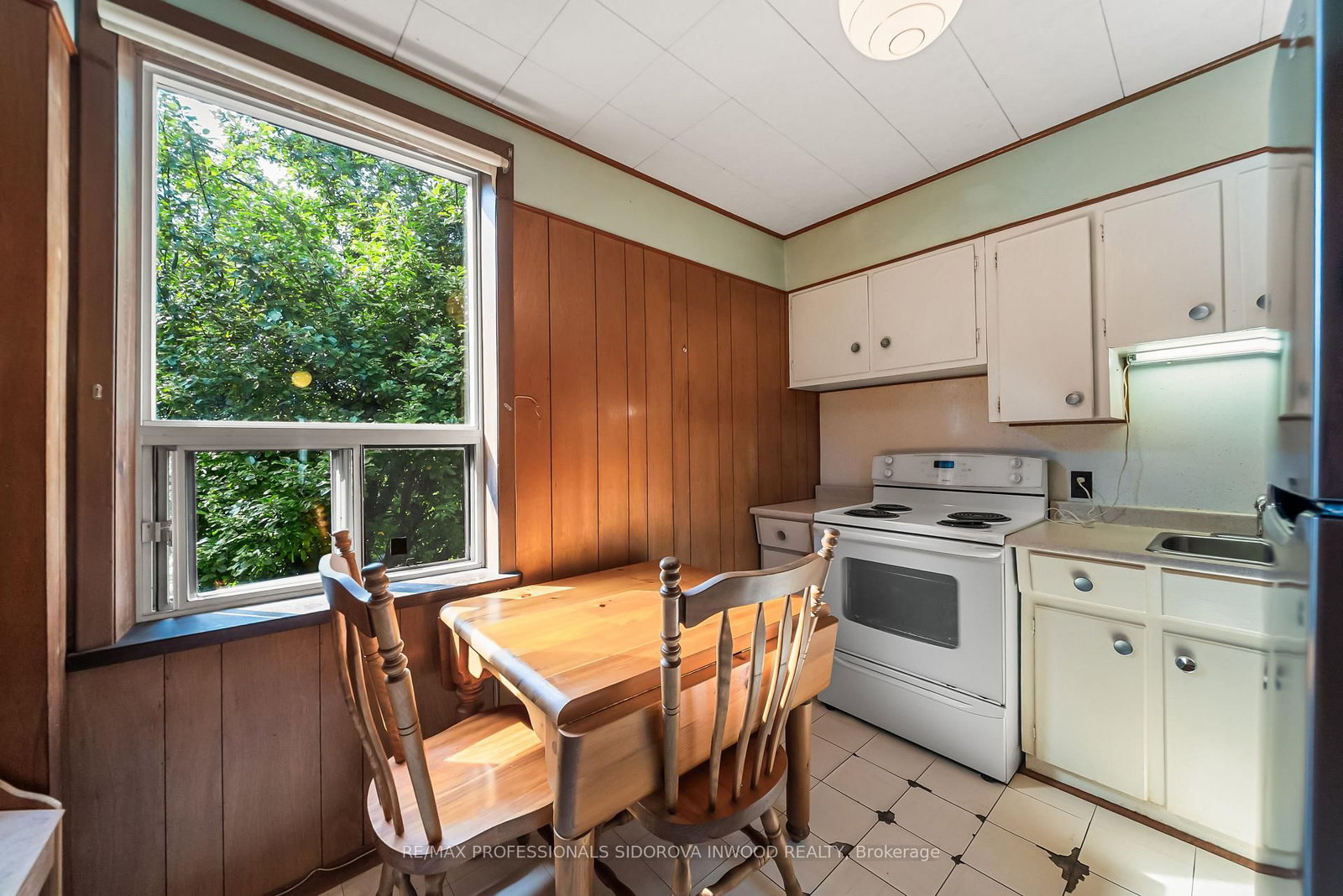 44 Golden Avenue • Toronto, ON photo 17