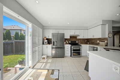 1032 Diefenbaker Street • Milton, ON photo 8