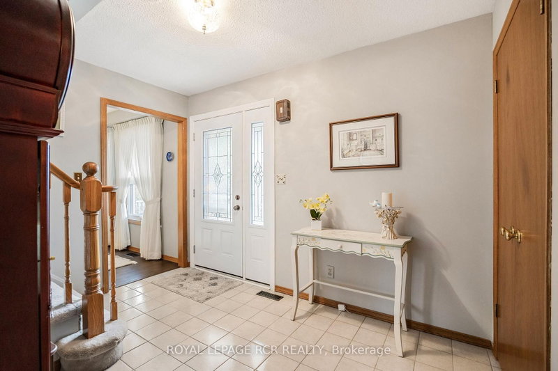 39 Passmore Ave photo 5