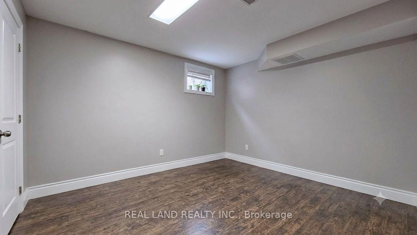 26 Glamis Avenue, Toronto, ON, photo 3