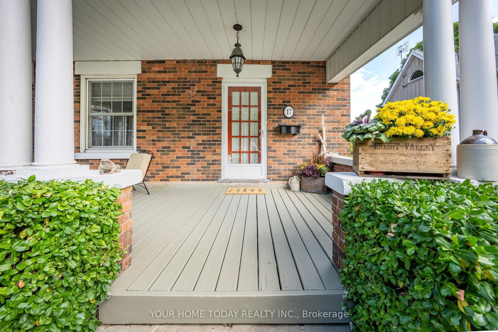 17 Park Avenue • Halton Hills, ON photo 4