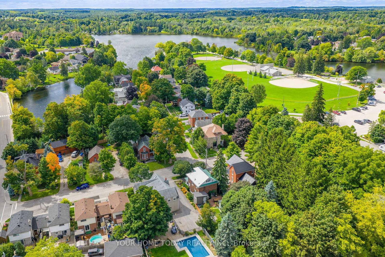 17 Park Avenue • Halton Hills, ON photo 9