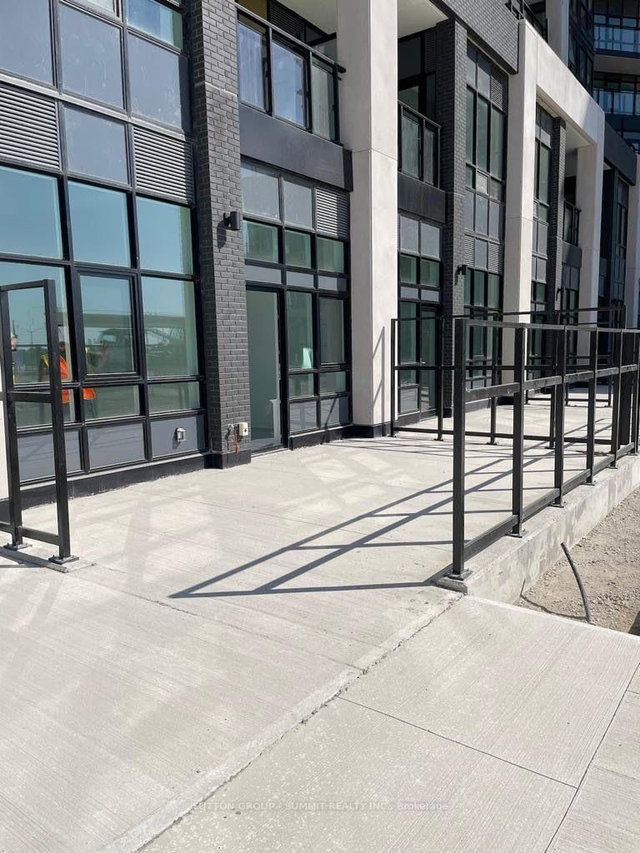 104 - 405 Dundas Street W