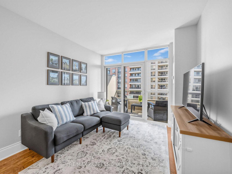 1123 - 5233 Dundas Street W